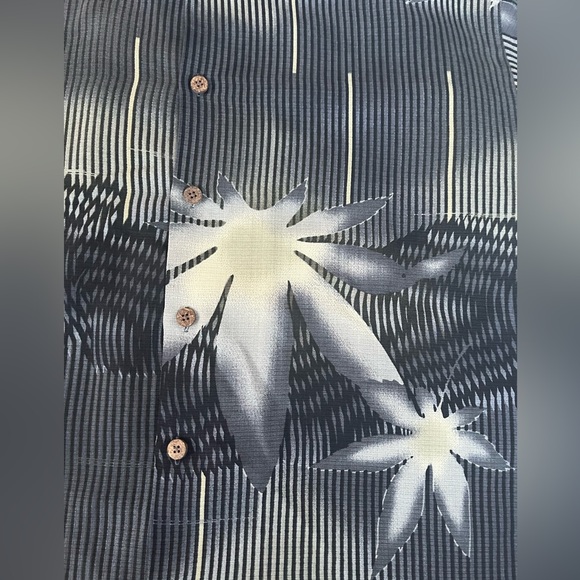 Tommy Bahama 100% silk button down shirt black green  palm striped Lg - Picture 2 of 10